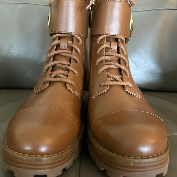 NWOB Michael Kors Tatum Tan Leather Boots w/Buckles - Picture 9 of 15